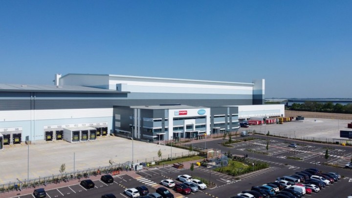 Home Bargains ha invertido 400 millones de libras en la construcción de un nuevo centro automatizado para alcanzar su objetivo de abrir 1.000 tiendas.